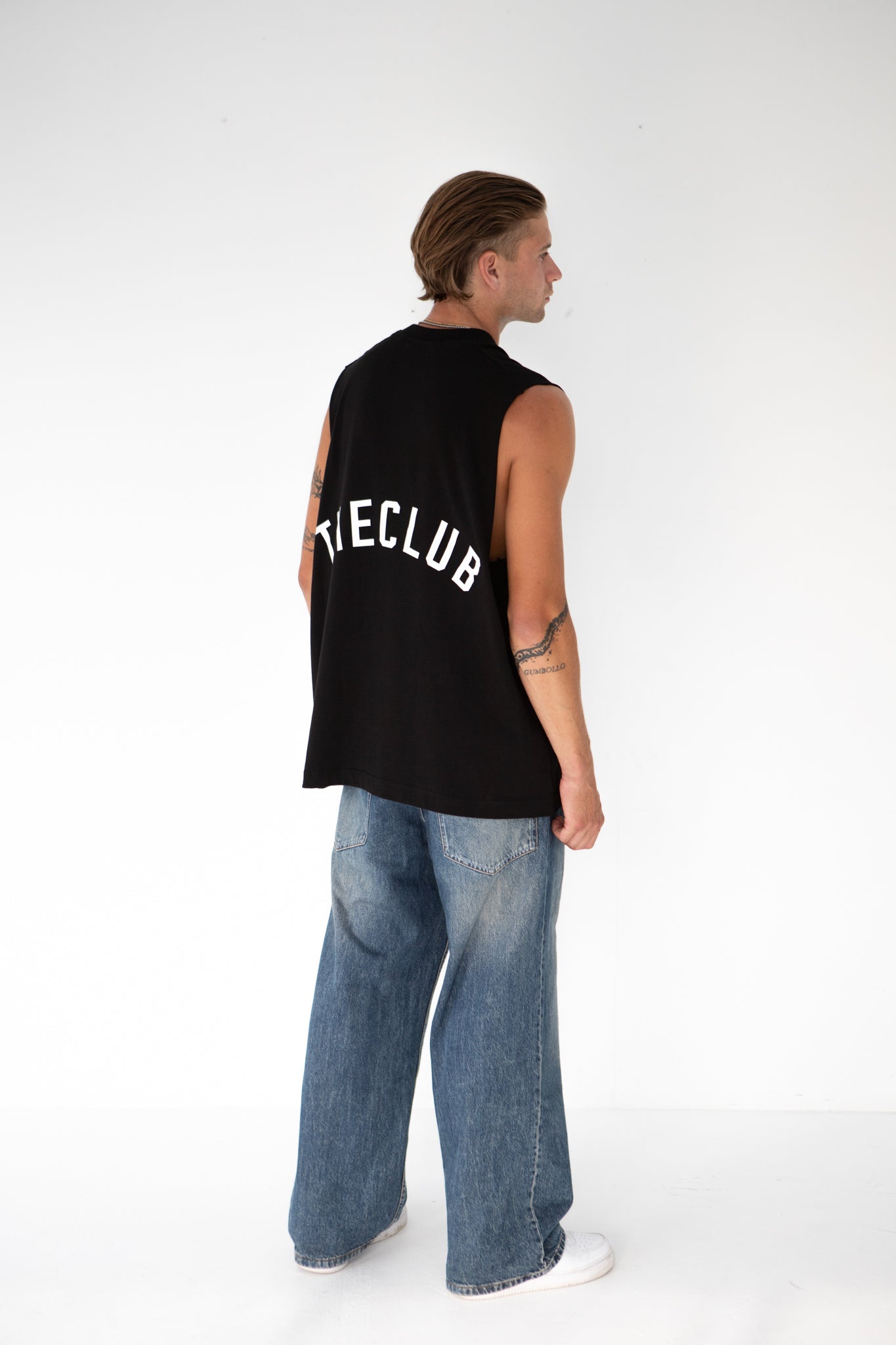 NO SLEEVES T-SHIRT